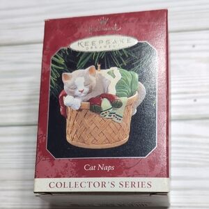 Hallmark 1998 Keepsake Ornament Cat Naps Fifth In Series - Laundry Basket Kitty